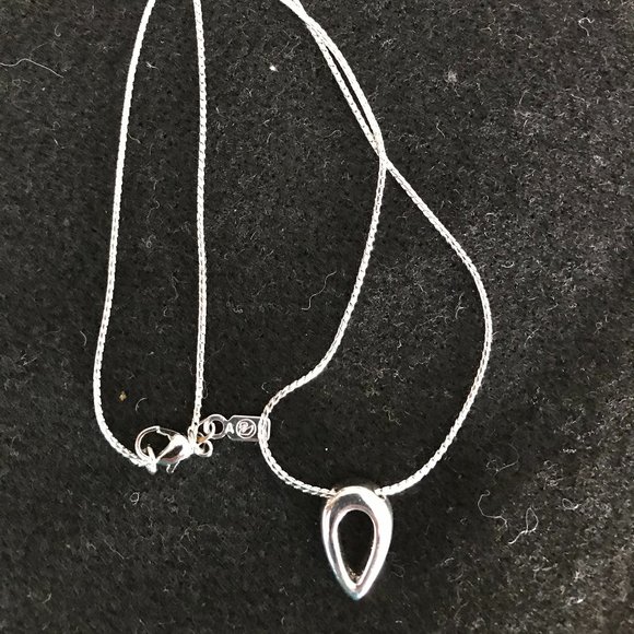 FLASH SALE Swarovski Swan Signed Clear Crystal and Silvertone Necklace - Picture 3 of 5